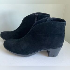 Munro Robynette Black Suede Ankle Boots/Booties, Women's Size 11 N.